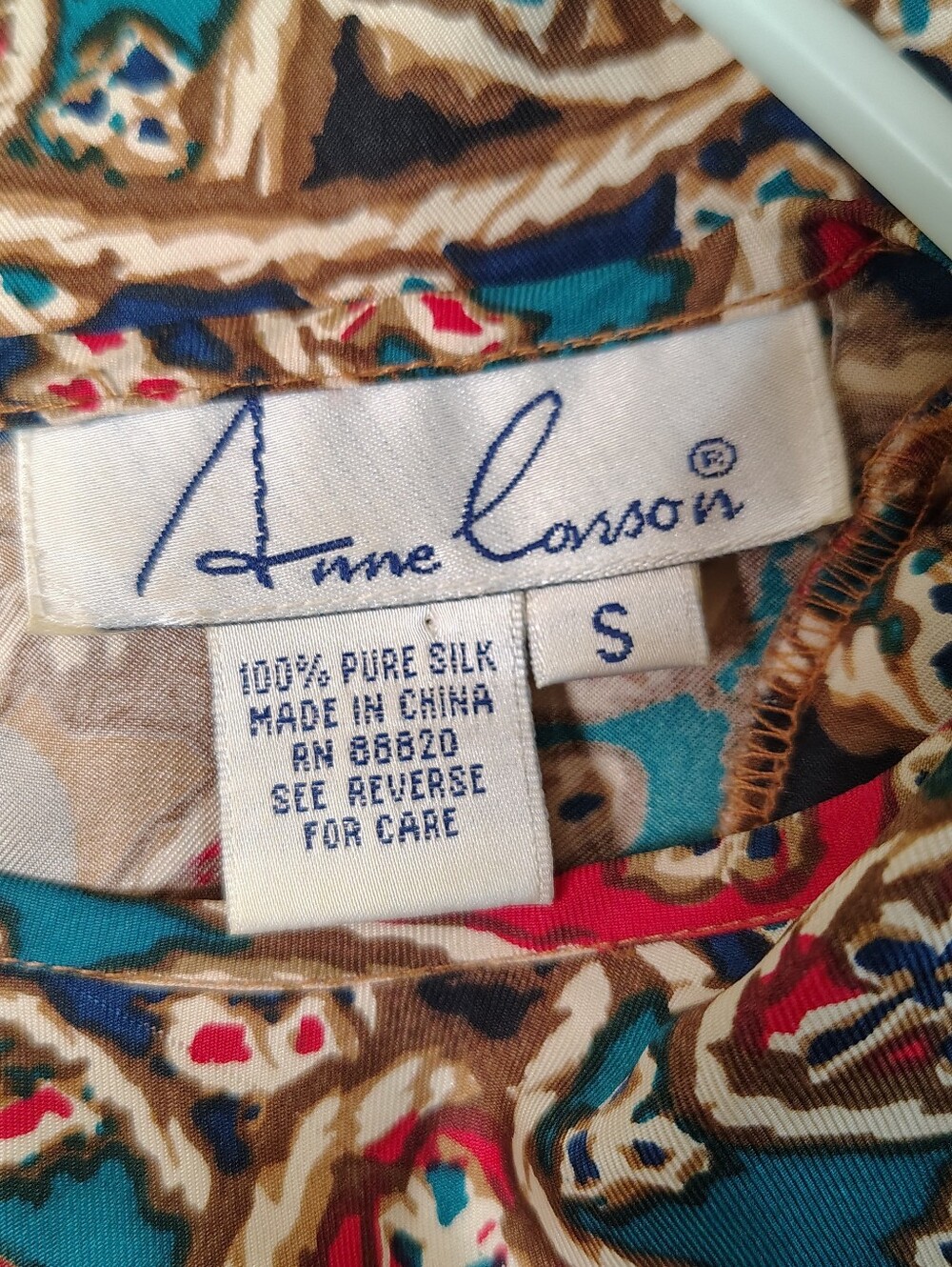 Anne Carson 100% Pure Silk Top S Paisley Long Sleeve Button Cuff Quiet Luxury - Picture 7 of 8